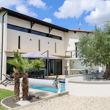 Lumiere - Confort, Spa, Piscine & Babyfoot Villa Beynost